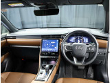デザインもよく、居心地のよい運転席ですね。分かりやすいスイッチ類ですから操作もしやすく運転をサポートします。