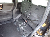 ◆チップアップ&ダイブダウン機構付【ULTR SEAT】は後席座面を左右分割で跳ね上げることができます。トランクで積載できない背の高い荷物をラクラク収納できます。ホンダ車ならではの人気装備です。