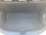 TOYOTA純正アクア用ラゲッジマット付き