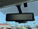 ☆スマートルームミラー☆乗員や積載物など、車内の状況に関わらず車両後方のカメラで常にクリアな視界を保ちます!
