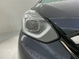 LEDヘッドライトは、点灯の瞬間から最大光量を発揮し、突然暗くなるトンネルなどでの安定感を高めます。