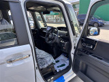 【運転席】座り心地が良いシートなので長時間の運転でも快適にお過ごしいただけます。新品のフロアマットのご注文も可能です。掲載箇所以外にご希望の写真がございましたらお気軽にお問い合わせ下さい。