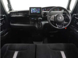 ◆視界広々で非常に運転しやすくロングドライブでも疲れを感じさせないすっきりとまとまったインパネ周りです。