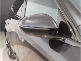【BMWミラー】視認性の高いスタイリッシュなミラー。自動防眩機能も付いており夜間のドライビングをサポートします。
