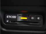◆ETC2.0装着◆進化したドライブ体験。料金収受システムだけだったETCが生まれ変わって、高速道路を賢く使うETC2.0に進化しました。多彩な情報サービスが便利で快適なドライブ体験を提供します。