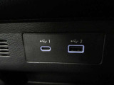 USB充電専用電源ソケットも付いています。モバイル機器などの充電専用