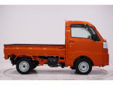 県内13店舗にて常時500台以上ダイハツ車を展示中です。見て、触って、納得のいく一台をぜひ見つけてください。