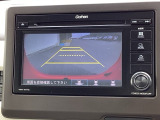 3ビュー切り替えやガイド線表示のバックカメラで、バックでの車庫入れも安心です。