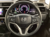 ハンドルにHondaセンシング系のクルーズコントロールやレーンキープアシストなどのスイッチと、オーディオの操作スイッチが装備されています。ハンドルから手を離さず安全に操作できます。
