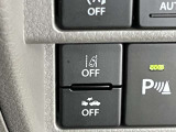 車の車線をカメラで認識し、はみ出しそうな時に警告を発したりステアリング操作を補助して安全運転をサポート!