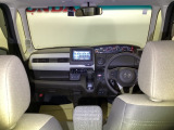 フロントガラスが大きく、ワイドな視界で運転もしやすくなるように設定されています。