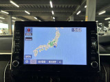 ディスプレイオーディオやカーナビは、現代のドライブにおいて欠かせない装備のひとつです。初めての場所でも迷いにくく、快適なルート案内で運転をサポートします。移動中のエンターテインメント性も高まります。