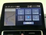純正ナビを装備。タッチパネル式で使いやすく、お出かけもラクラクです。