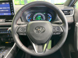 【純正革巻きステアリング】上質な革を使用することで、手にしっかり馴染みとても運転しやすいハンドルです♪