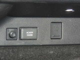 【ステアリングスイッチ】ハンドルを握ったままで各種装備の設定・オーディオの操作が可能。この快適さ、やめられません!
