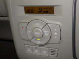 オートエアコンで快適な室内です。
