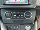 オートエアコンです。温度設定だけであとは自動で風量・温度を調節します。ドライブを快適なものにします。