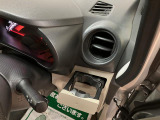 全席にドリンクホルダー装備!!前席にはプッシュ型のドリンクホルダーでオールシーズンお飲み物を置きながらドライブもいかがでしょうか。