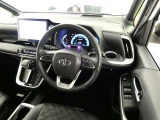 【運転席まわり】・・・ハンドルやシートなども隅々までクリーニング済み。キレイな車内でドライブがより一層快適にお楽しみいただけると思います。