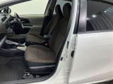 【運転席・助手席シート】標準的に使用されていて、気になる使用感やいたみが若干あります。