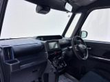 ダイハツのお店では、ダイハツ車を知り尽くしたプロフェッショナルが、専用の診断機器を使って各システムを点検しております。