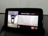 狭い場所での駐車やすれ違いなどでより的確な運転操作に役立つ360&deg;ビューモニターが装備されています。