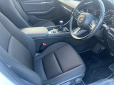 運転席開口部になります。乗りやすいです。