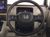 Hondaセンシング搭載ミリ波レーダーと単眼カメラで、クルマの前方の状況を認識。ブレーキやステアリングの制御技術と協調し、安心・快適な運転や事故回避を支援する先のシステムです