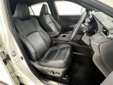 運転席は8WAYパワーシート!ベストなドライビングポジションに調整出来ます!電動ランバーサポート付!腰の負担軽減に役立ちます!