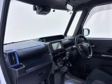 ダイハツのお店では、ダイハツ車を知り尽くしたプロフェッショナルが、専用の診断機器を使って各システムを点検しております。