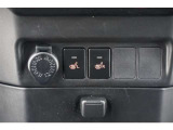 寒い日はすぐにあたたかくなるシートヒーターは重宝します。暖房を控えめにすることで燃費の向上にもなります。車内の空気が汚れたり乾燥したりする心配も減ります。