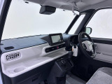 ダイハツのお店では、ダイハツ車を知り尽くしたプロフェッショナルが、専用の診断機器を使って各システムを点検しております。