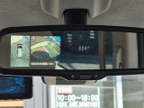 アラウンドビューモニターは車庫入れの強い味方となってくれます。上から車を見下ろすように見ることで、駐車場枠内にビシッと真っ直ぐ停められます