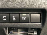 オートマチックハイビームとは、先行車や対向車のライトを認識し、ハイビームとロービームを自動で切り替える機能です。夜道の視界を確保します。詳細は販売店スタッフまでおたずねください。