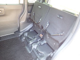 ◆チップアップ&ダイブダウン機構付【ULTR SEAT】は後席座面を左右分割で跳ね上げることができます。トランクで積載できない背の高い荷物をラクラク収納できます。ホンダ車ならではの人気装備です。