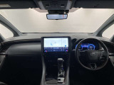 運転のしやすさと心地良さを感じる、シンプルで上質なデザインの室内空間です。