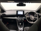 シンプルながら機能性あふれる運転席廻りです。視界性もよく、運転しやすいですよ。