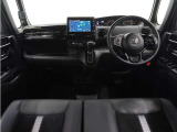 ◆視界広々で非常に運転しやすくロングドライブでも疲れを感じさせないすっきりとまとまったインパネ周りです。