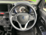 インテリアに合わせたデザインのステアリングは、運転される方のことも考え、運転しやすい形状、大きさです。是非一度、実際に触ってお確かめください。