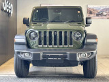 伝統のセブンスロットルグリルが一目でJeepと分かります。