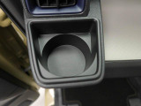 カップホルダーは運転席や助手席からちょうど手の届く位置です!!