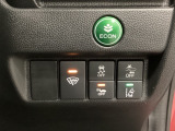 Hondaセンシング用の、VSA(ABS+TCS+横滑り抑制)解除と路外逸脱抑制機能のオンオフスイッチなどはハンドルの右側に装備しています。燃費に役立つECONボタンもここです。