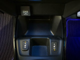 【シートヒーター】運転席、助手席にはシートヒーターが装備されております。冬場寒い時期や、夏場でも車内のエアコンが苦手な方には嬉しい装備です!