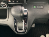 発進時から滑らかに加速する無段階変速のCVTはストップ&ゴーの多い街の中も快適です
