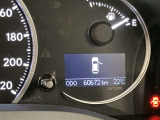 視認性に優れたメーターを採用しており、走行中でも車速や情報が分かりやすく表示されます。運転時の視線移動をむりのない範囲に抑え、快適で安心感のあるドライブをサポートします。