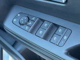 パワーウインドウ(フロントドア、スライドドア)(運転席・助手席・セカンド:ワンタッチ、キーオフ後作動、挟み込み防止機構付)