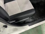 痛みの出やすい運転席シートの角、フロアマット、座面、ともに良好です