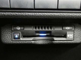 ETC車載機です。高速・有料道路の料金をキャッシュレスでスムーズに通過できます。
