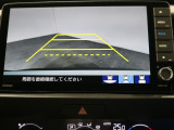 リアカメラ付きで後退時も安心です。