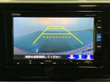 バックでの車庫入れも安心です! リアカメラが付いているバックモニター付のナビを装備しております。操作線もついており距離感も画面から確認できます。